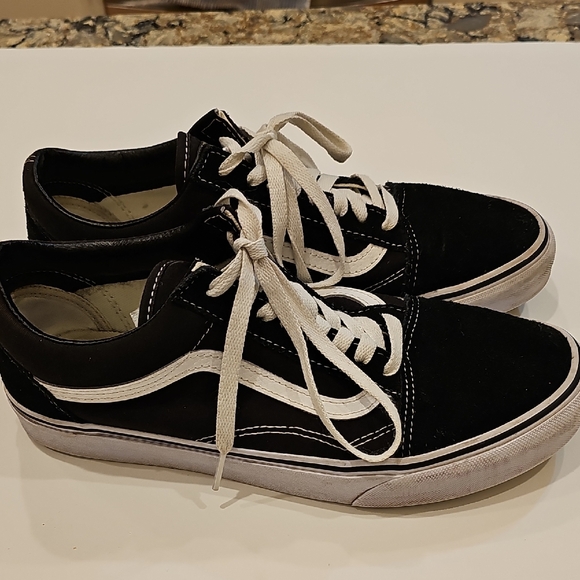 Vans Black and White Old Skool Women's Sneakers Size 11 Women's & 9 Men's - Picture 6 of 8